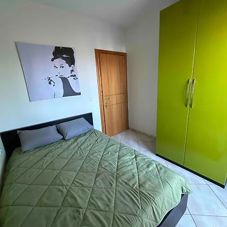 Floor * Pefkochori